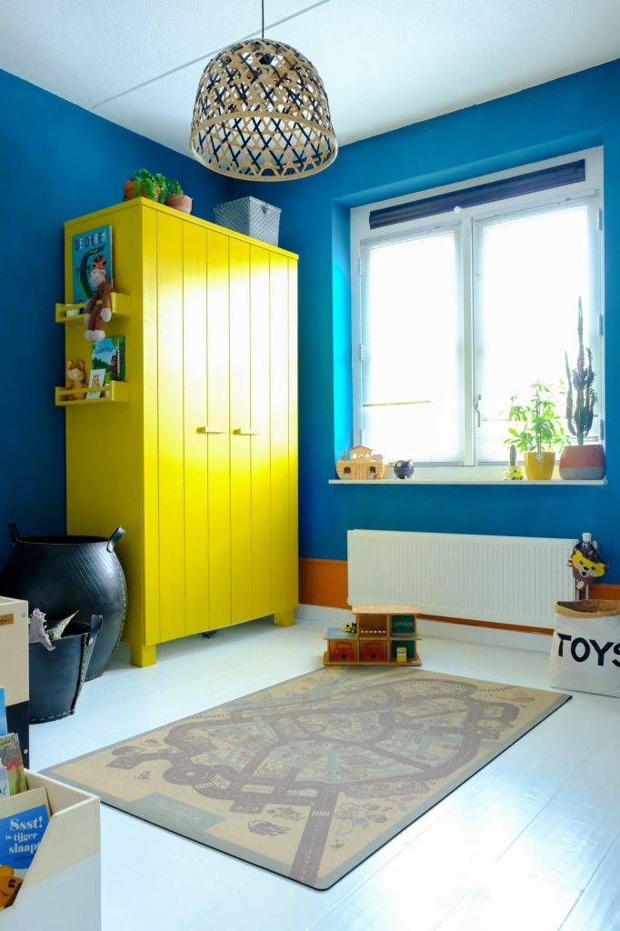 kinderkamer blauw met geel