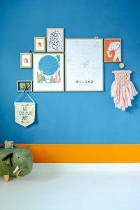 kinderkamer blauwe muur idee